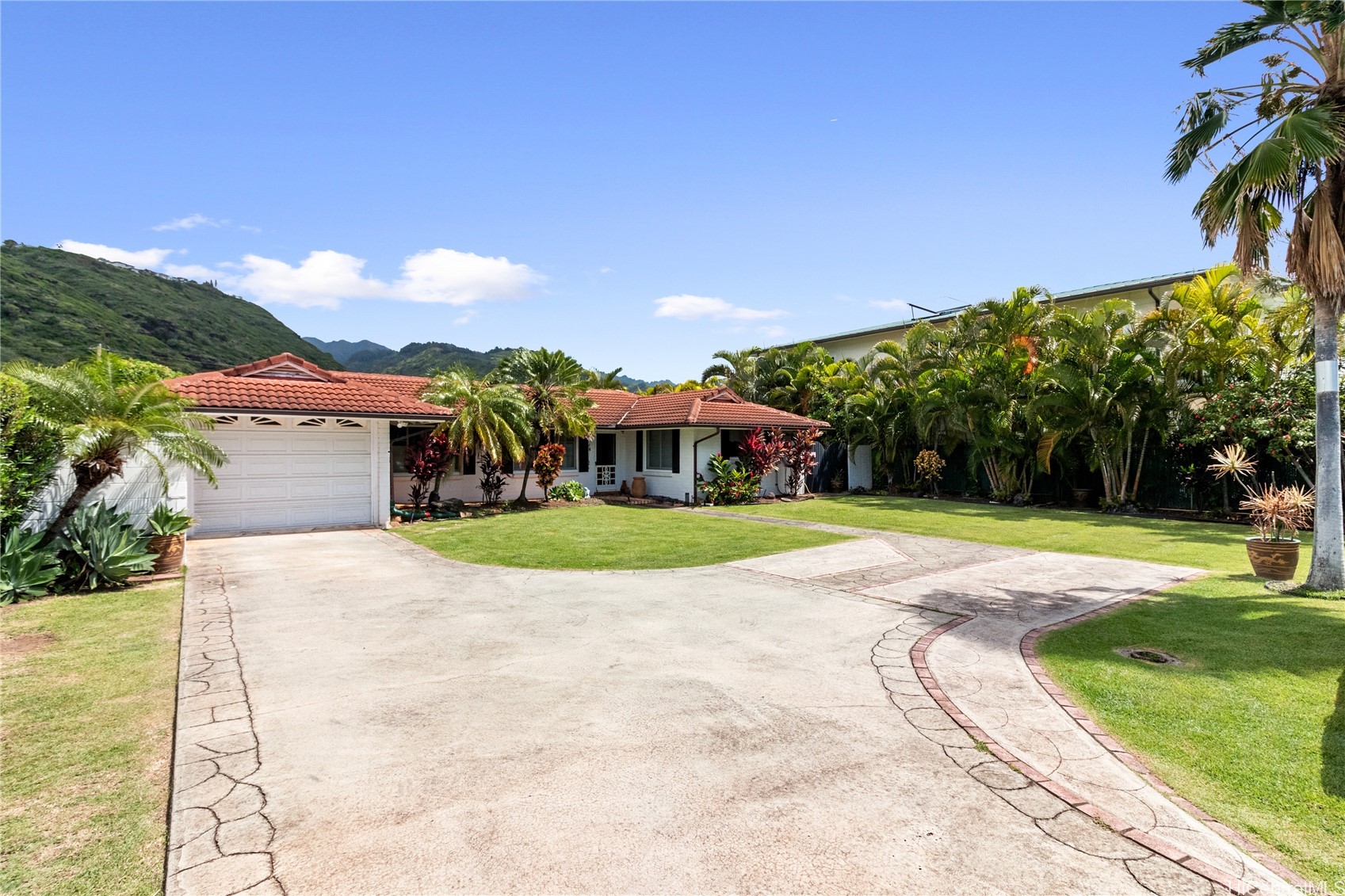 カハラ・ワイアラエ | 5562 Kalanianaole Highway, Honolulu, HI 96821