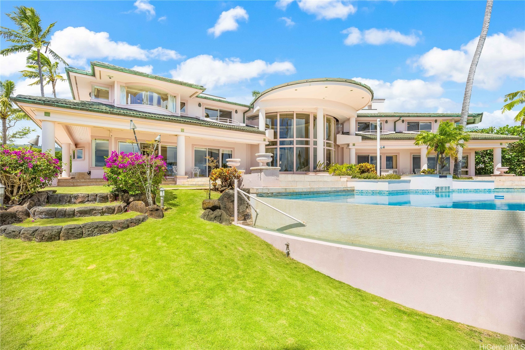 カハラ・ワイアラエ | 509 Moaniala Street, Honolulu, HI 96821