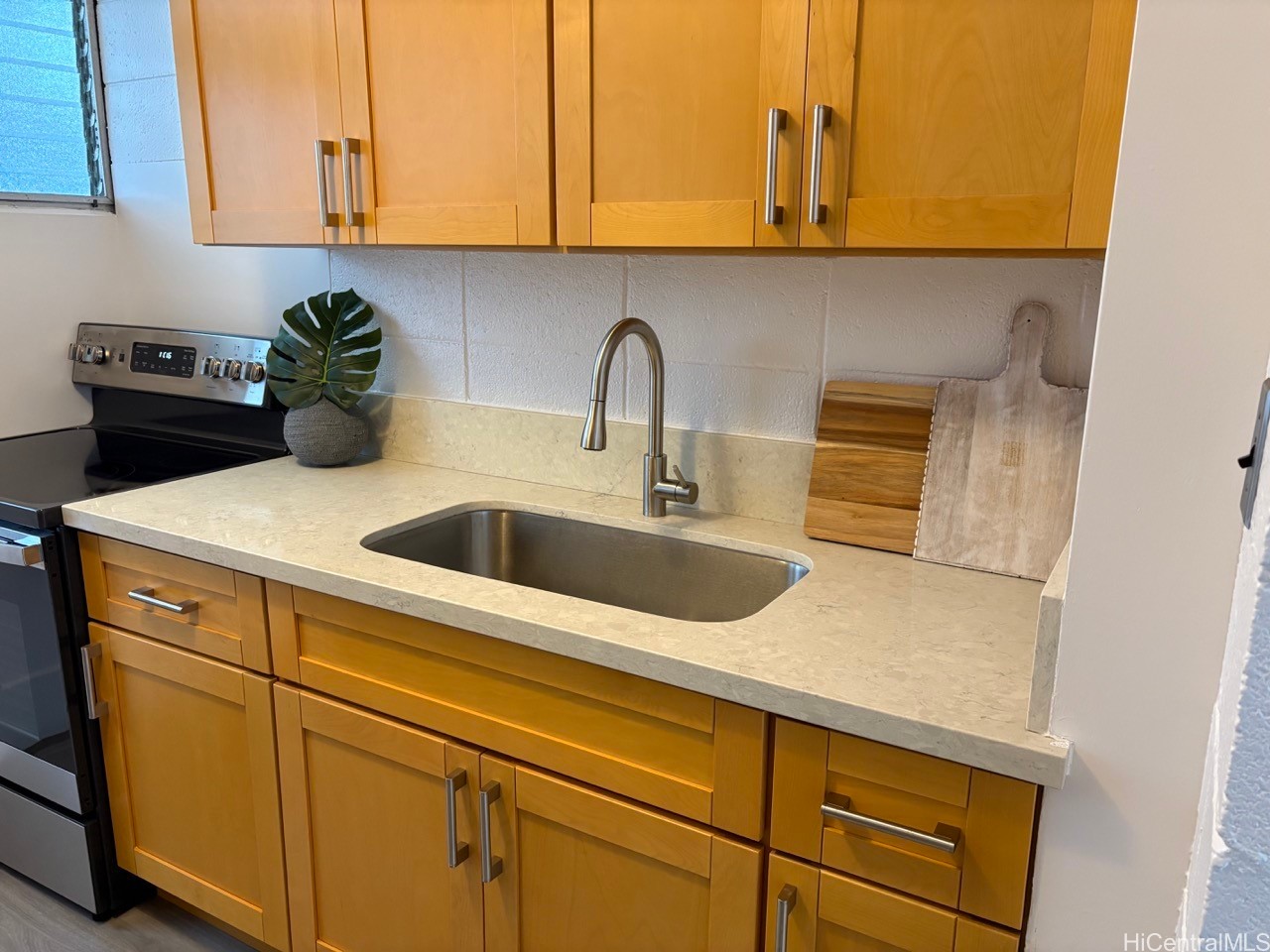 1129 Kokea Street, Honolulu, HI 96817