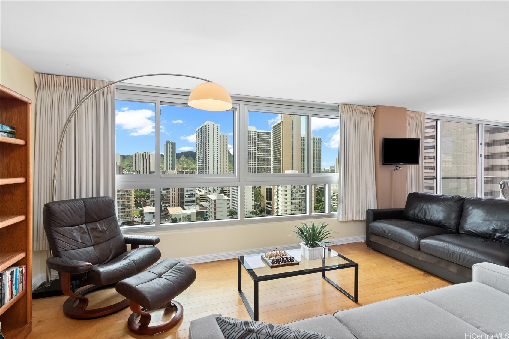 ワイキキ | 2421 Tusitala Street, Honolulu, HI 96815