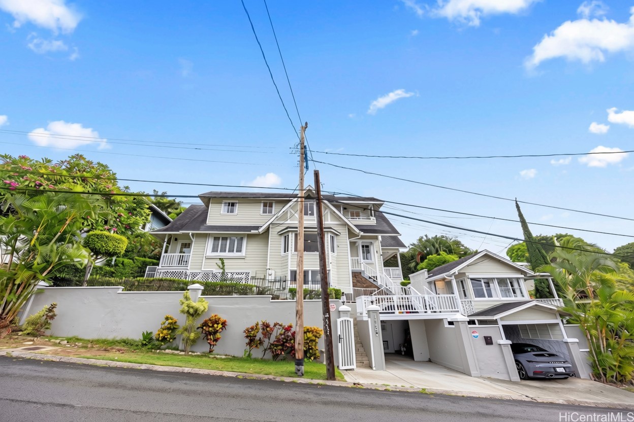 カハラ・ワイアラエ | 1449 St Louis Drive, Honolulu, HI 96816
