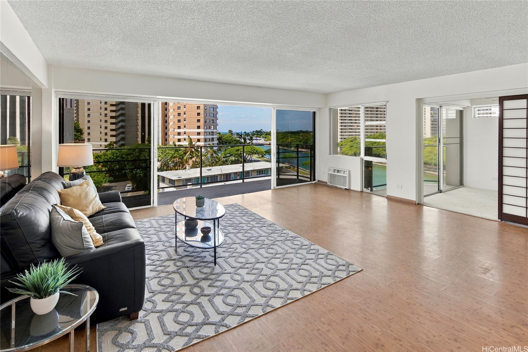 ワイキキ | 1645 Ala Wai Boulevard, Honolulu, HI 96815