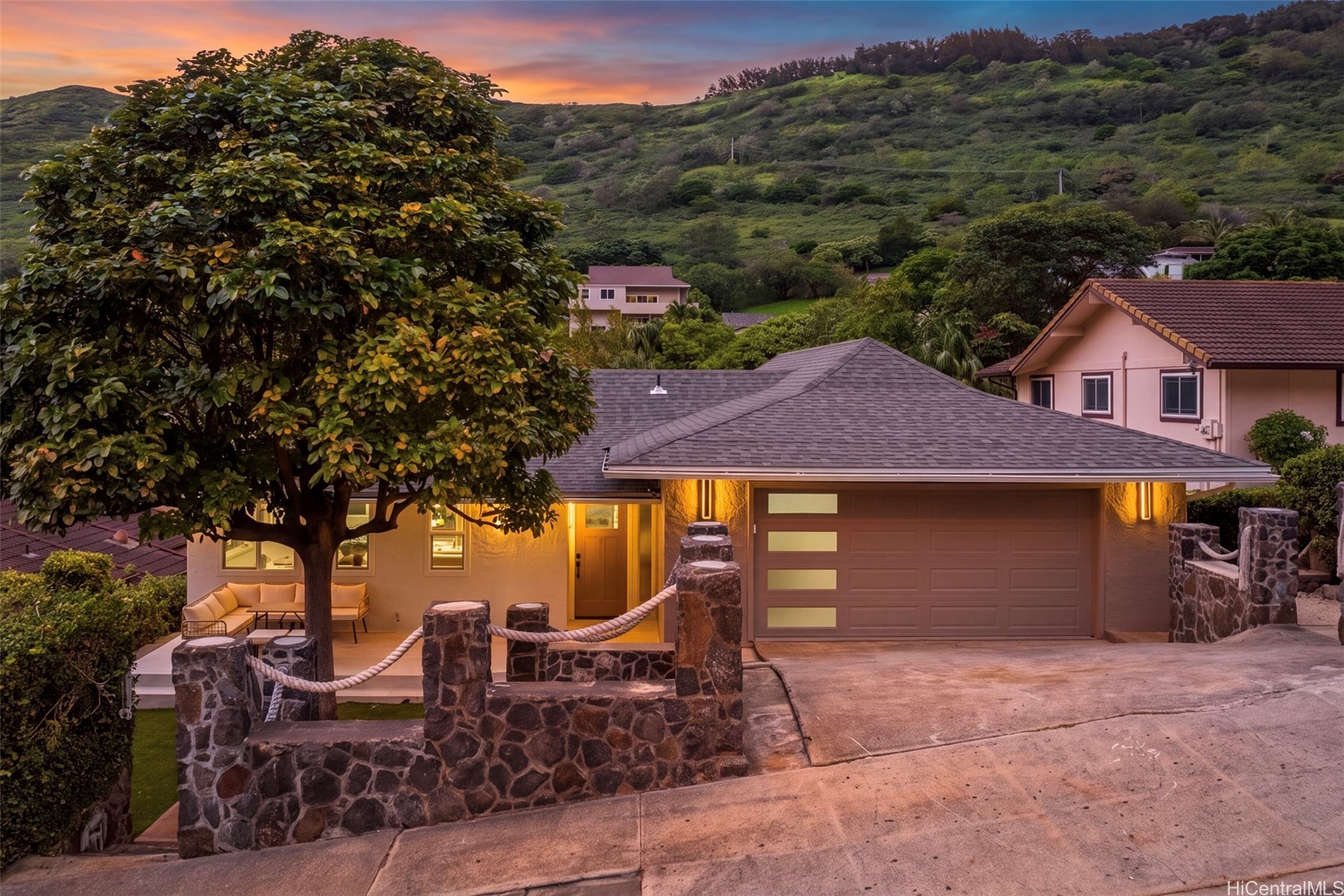 ハワイカイ | 950 Hahaione Street, Honolulu, HI 96825