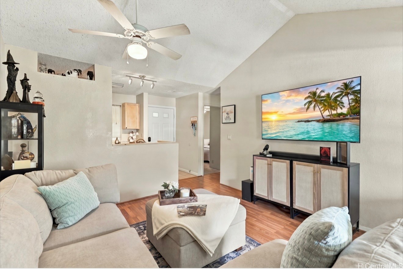ソルトレイク | 95-510 Wikao Street, Mililani, HI 96789