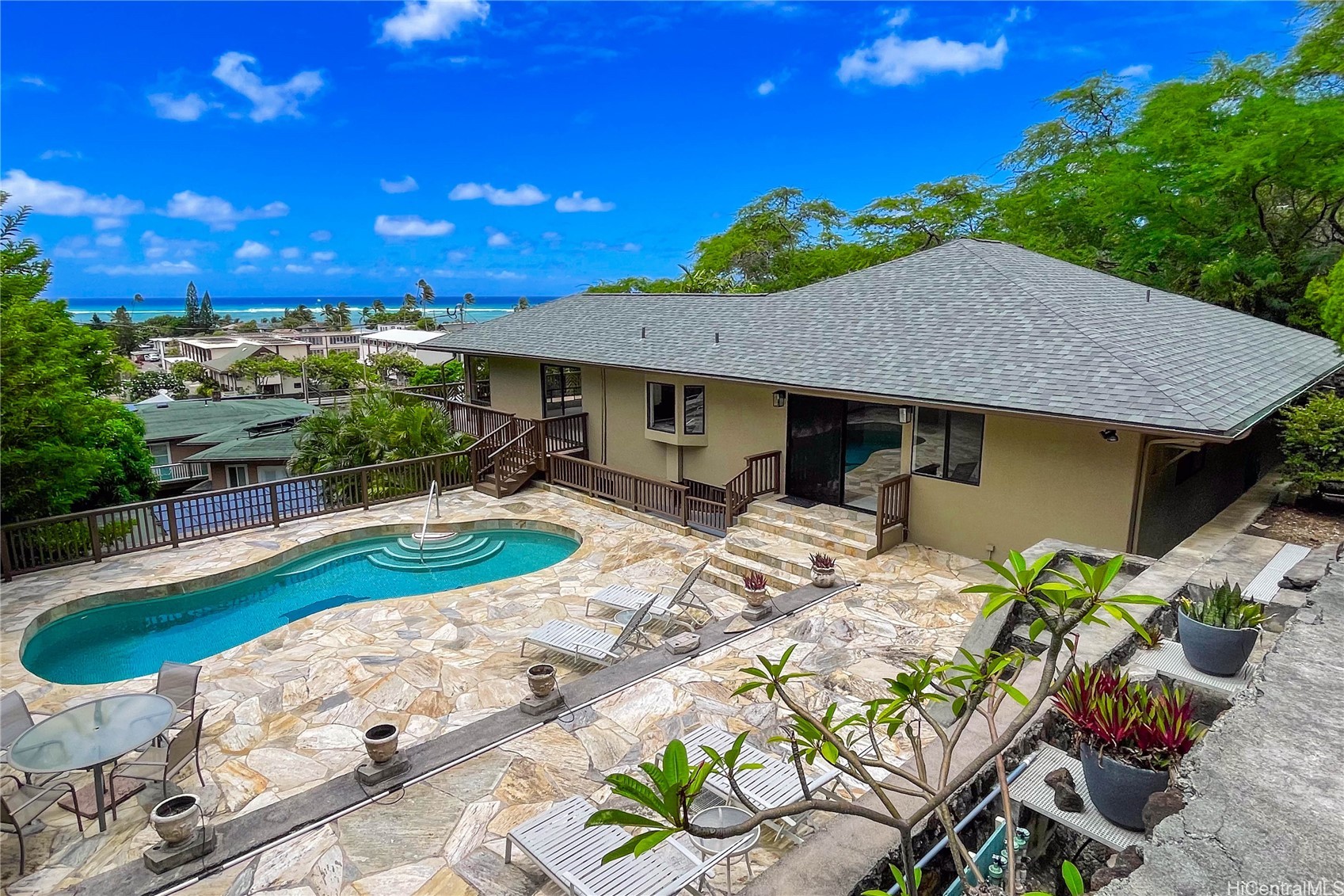 カハラ・ワイアラエ | 5926 Kalanianaole Highway, Honolulu, HI 96821
