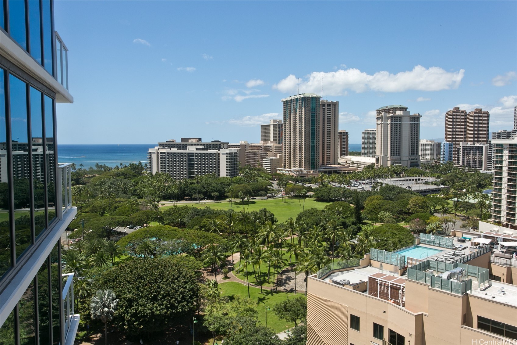 ワイキキ | 383 Kalaimoku Street, Honolulu, HI 96815