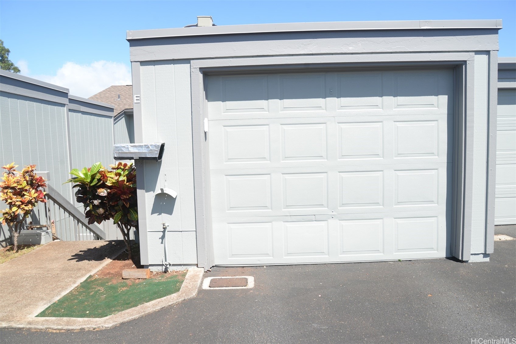 ソルトレイク | 98-1483 Kaahumanu Street, Aiea, HI 96701