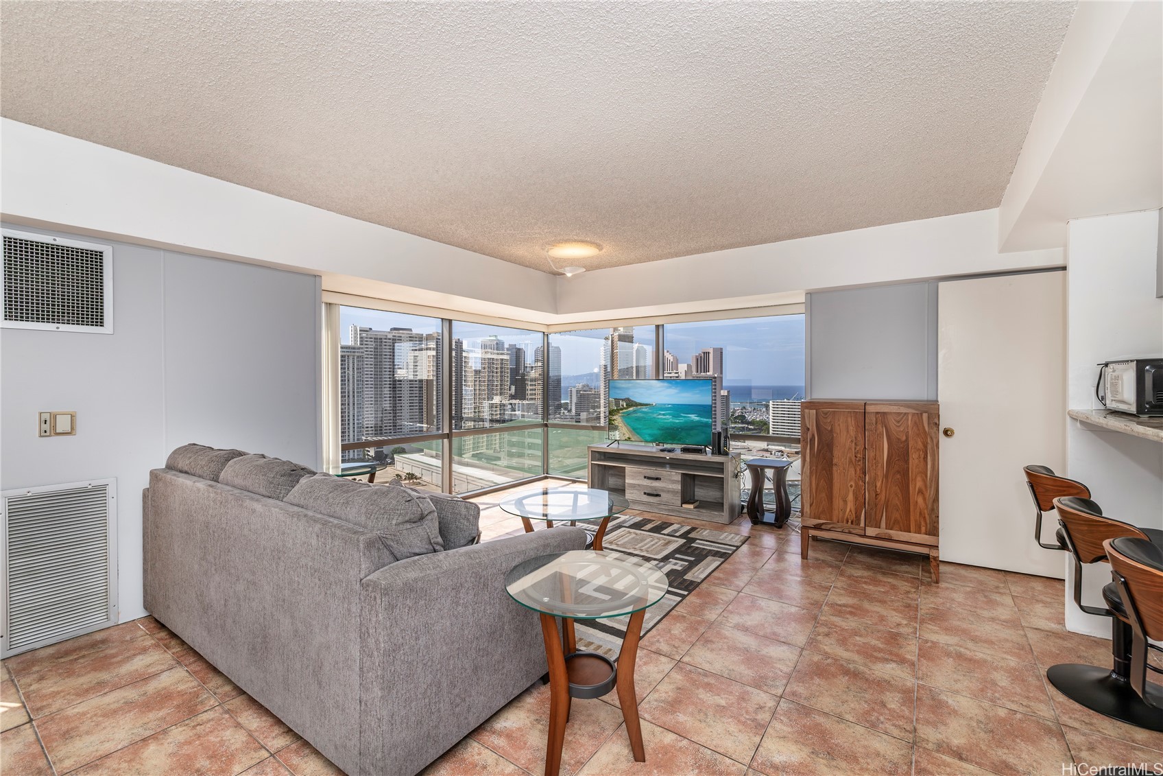 1750 Kalakaua Avenue, Honolulu, HI 96826