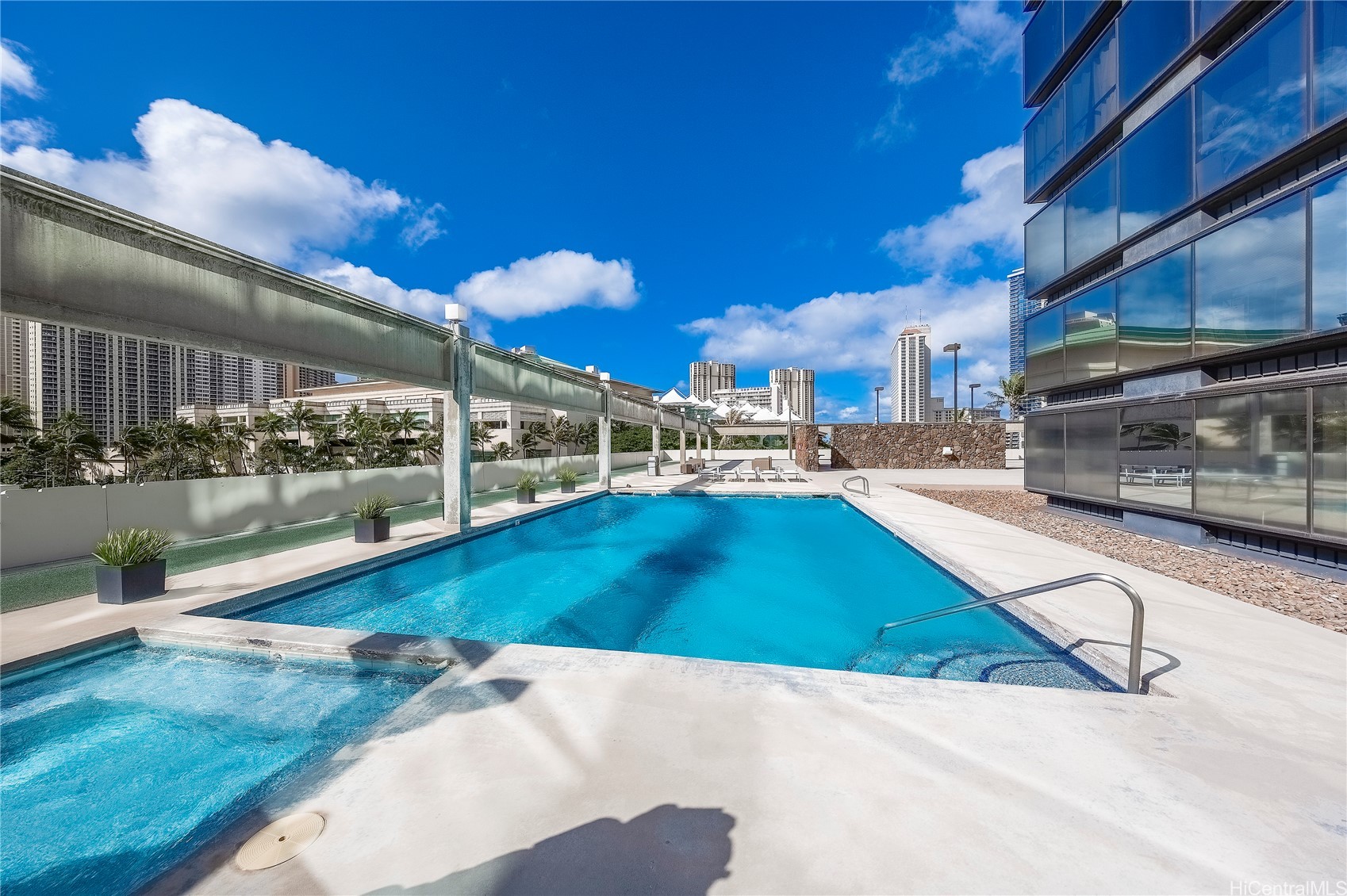 1750 Kalakaua Avenue, Honolulu, HI 96826