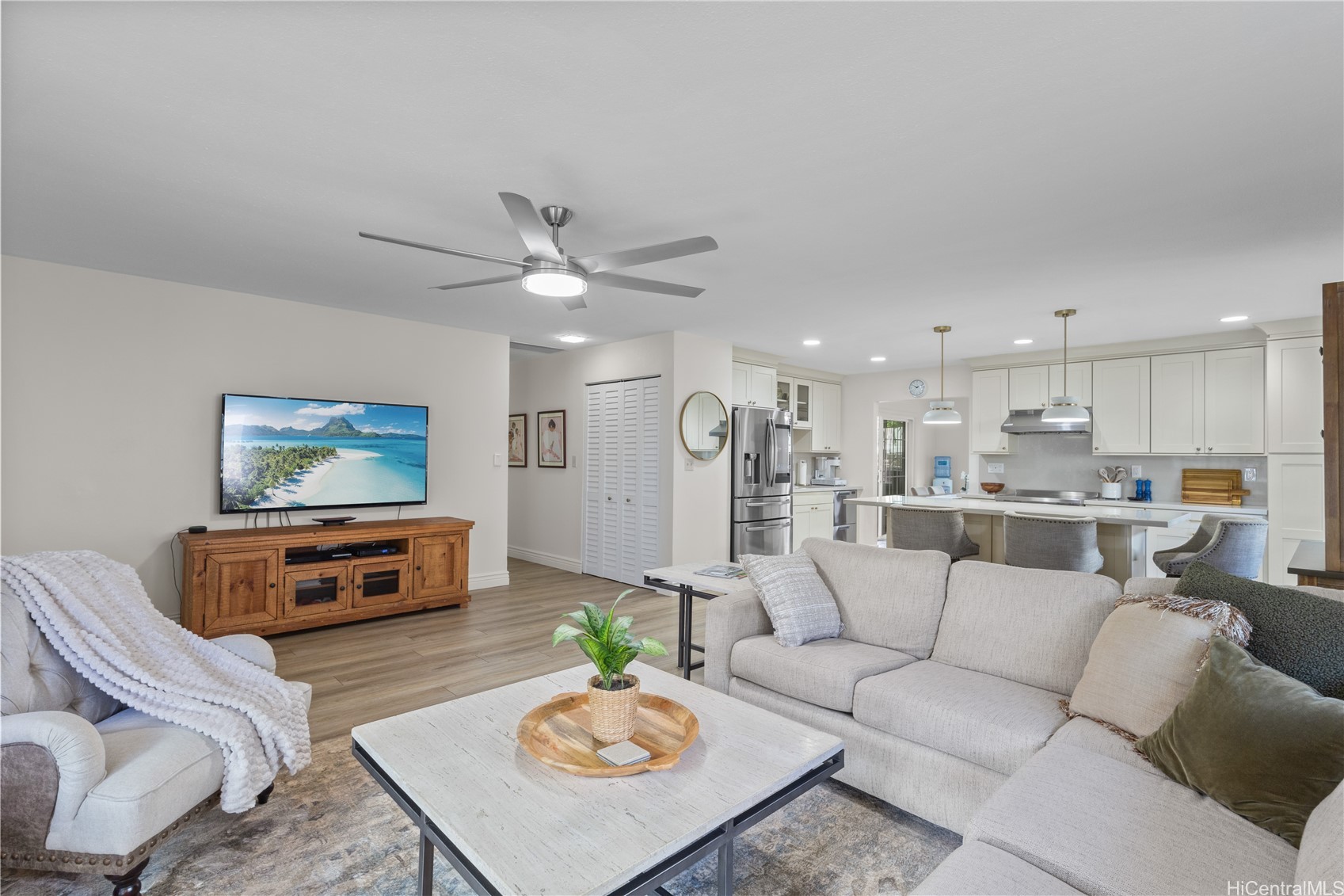ソルトレイク | 94-342 Aaahi Street, Mililani, HI 96789