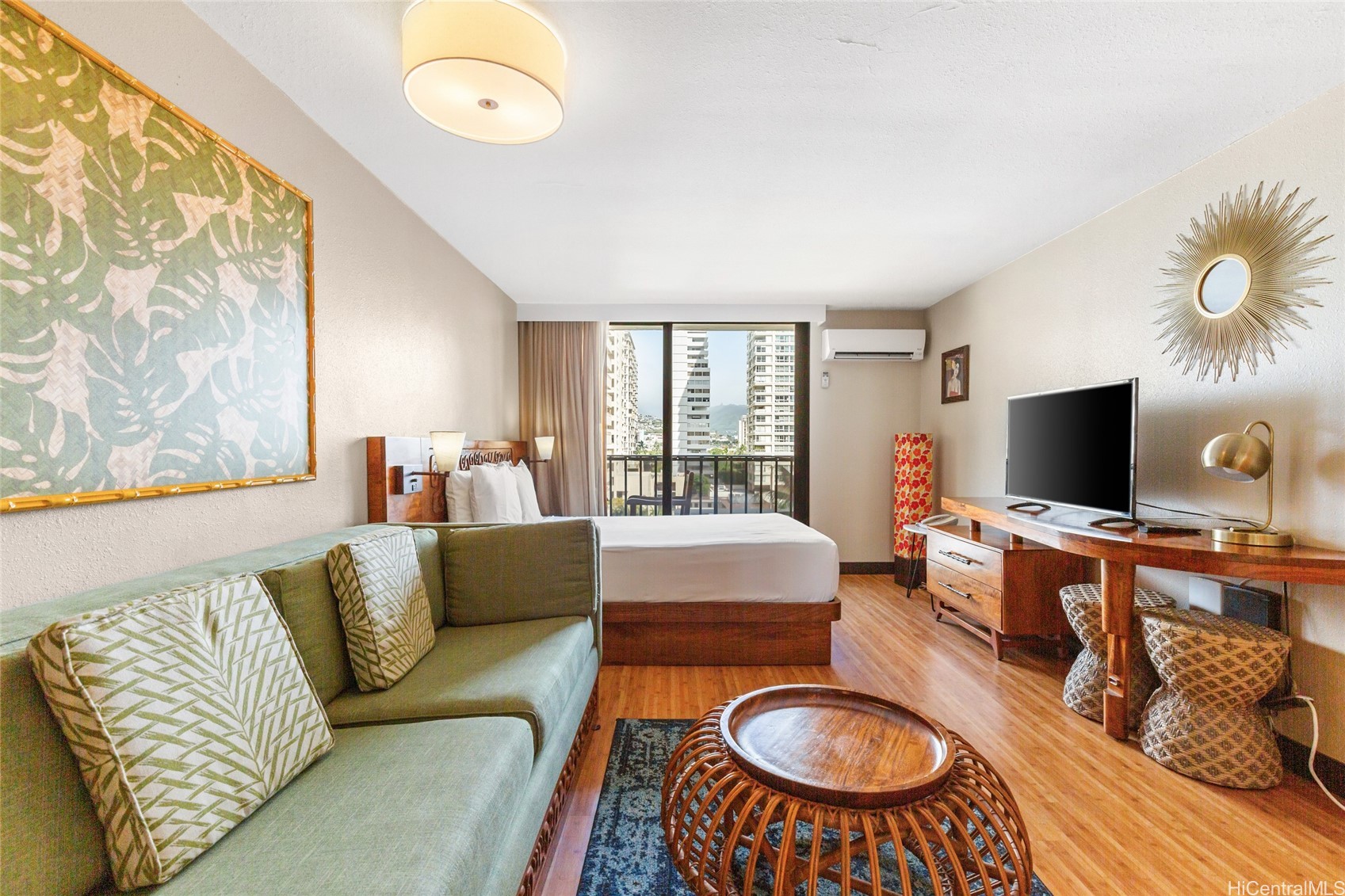 ワイキキ | 2425 Kuhio Avenue, Honolulu, HI 96815