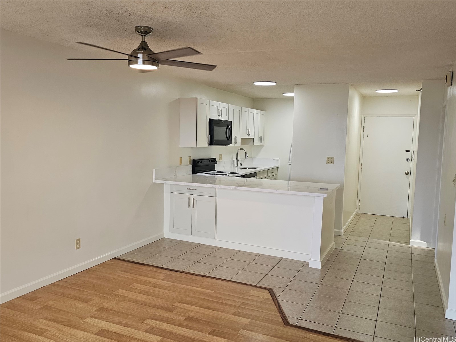 ソルトレイク | 98-402 Koauka Loop, Aiea, HI 96701