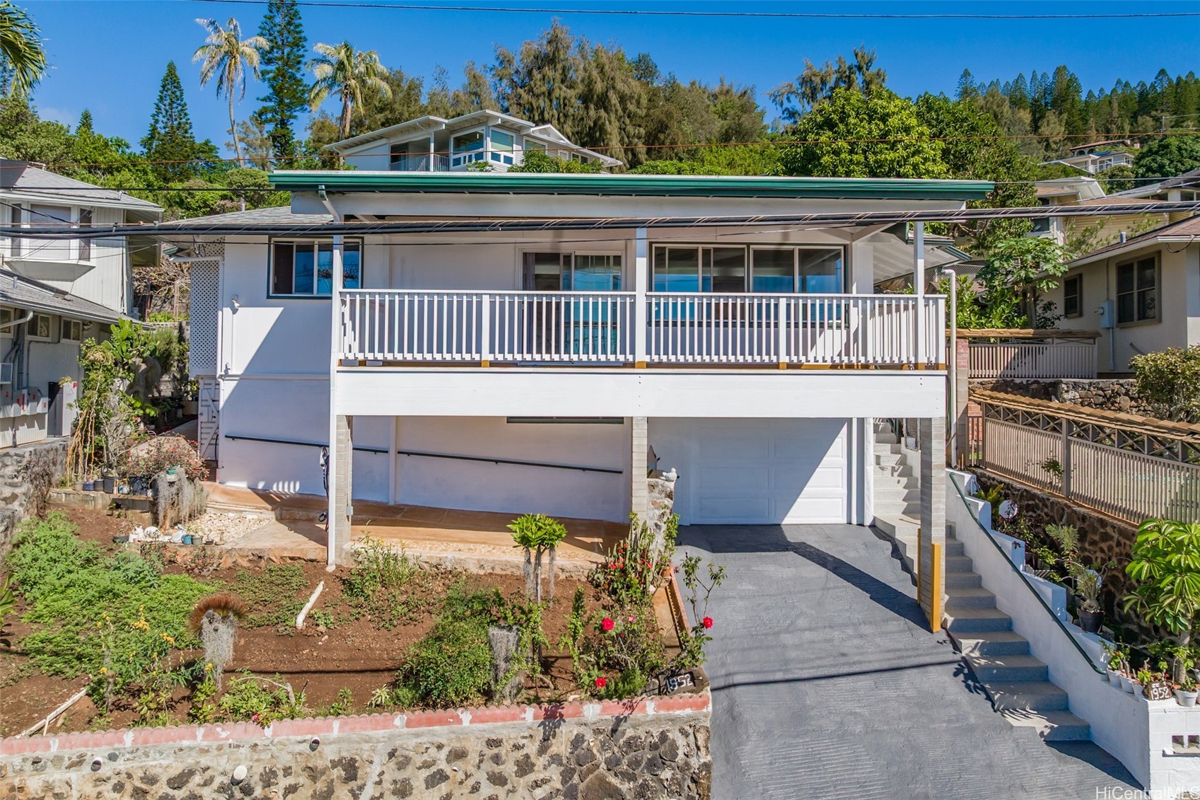 カハラ・ワイアラエ | 1952 Bertram Street, Honolulu, HI 96816