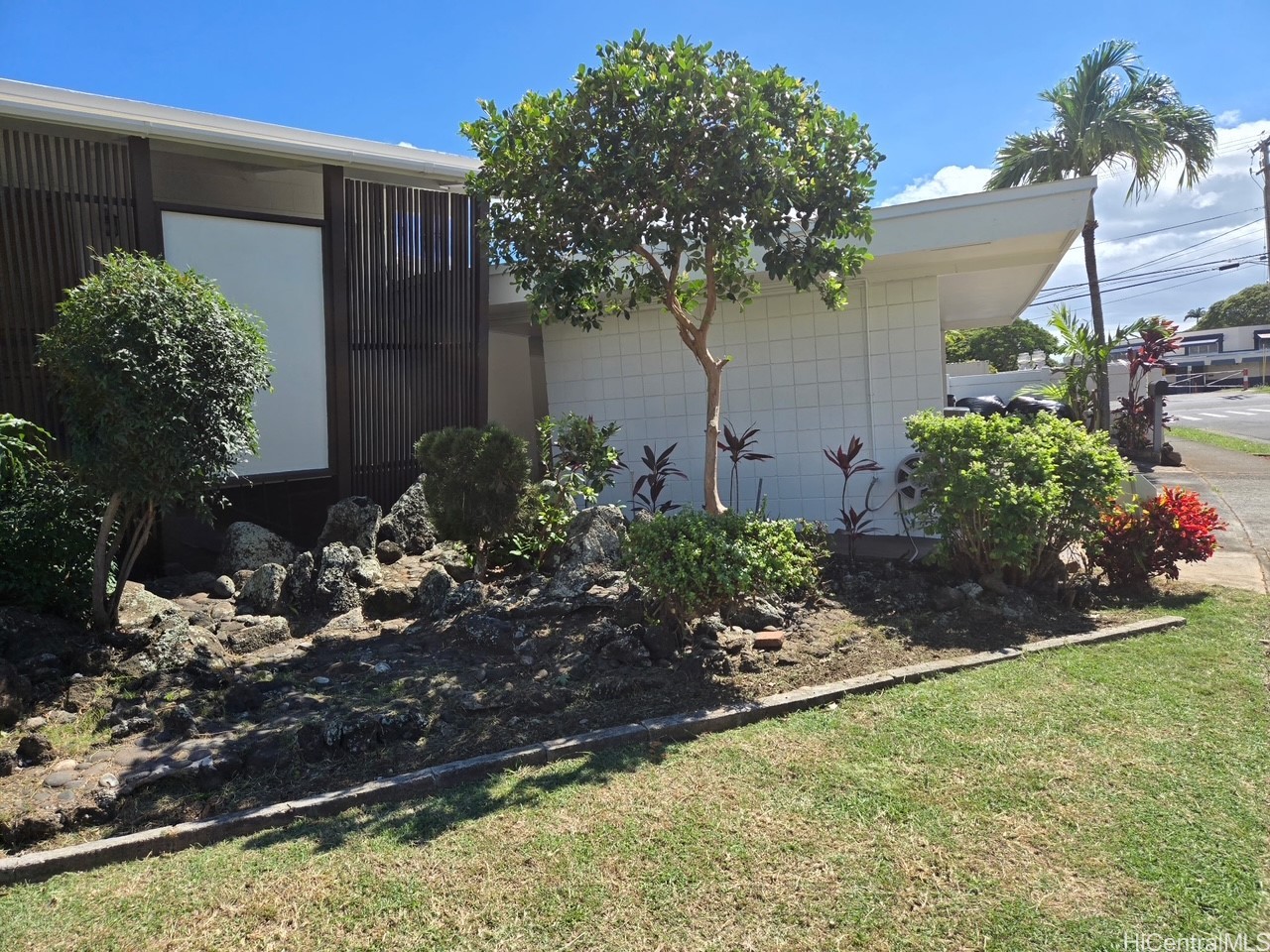 ソルトレイク | 1311 Maalahi Street, Honolulu, HI 96819