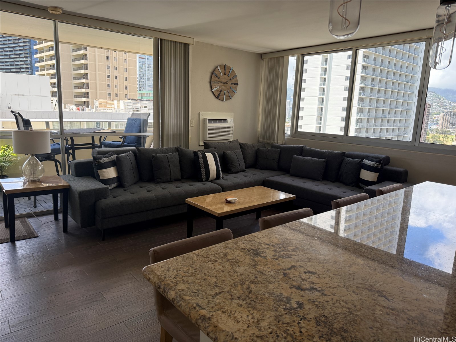 ワイキキ | 2500 Kalakaua Avenue, Honolulu, HI 96815