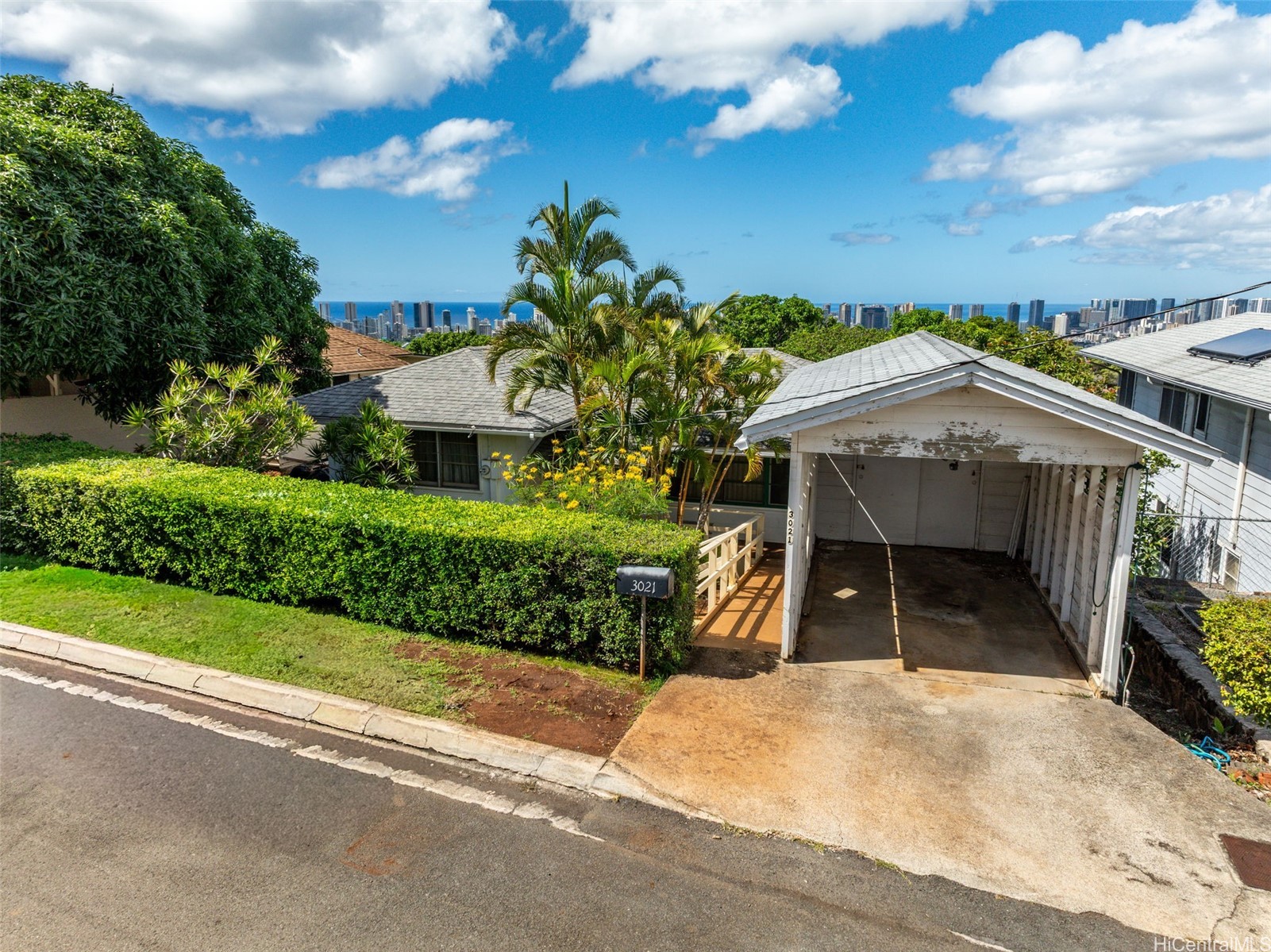 カハラ・ワイアラエ | 3021 Herman Street, Honolulu, HI 96816
