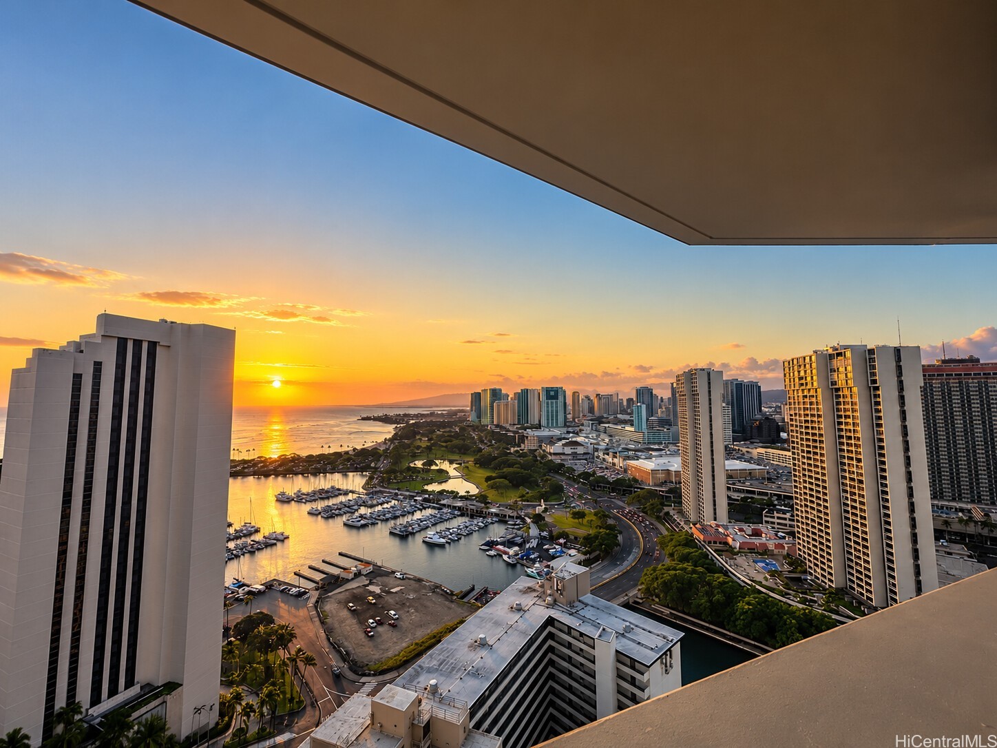ワイキキ | 1700 Ala Moana Boulevard, Honolulu, HI 96815