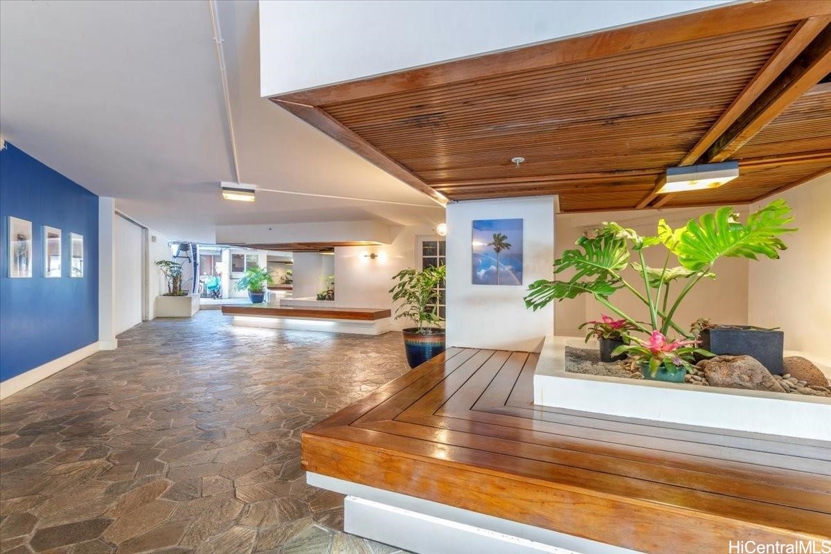 ワイキキ | 2463 Kuhio Avenue, Honolulu, HI 96815