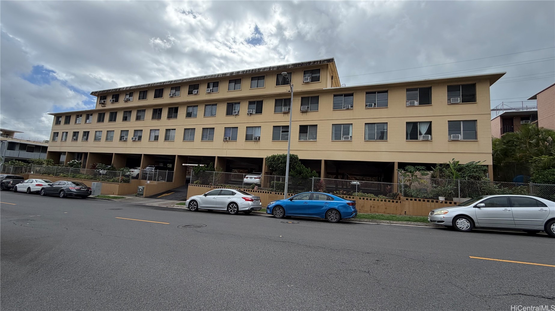 ソルトレイク | 3003 Ala Napuaa Place, Honolulu, HI 96818