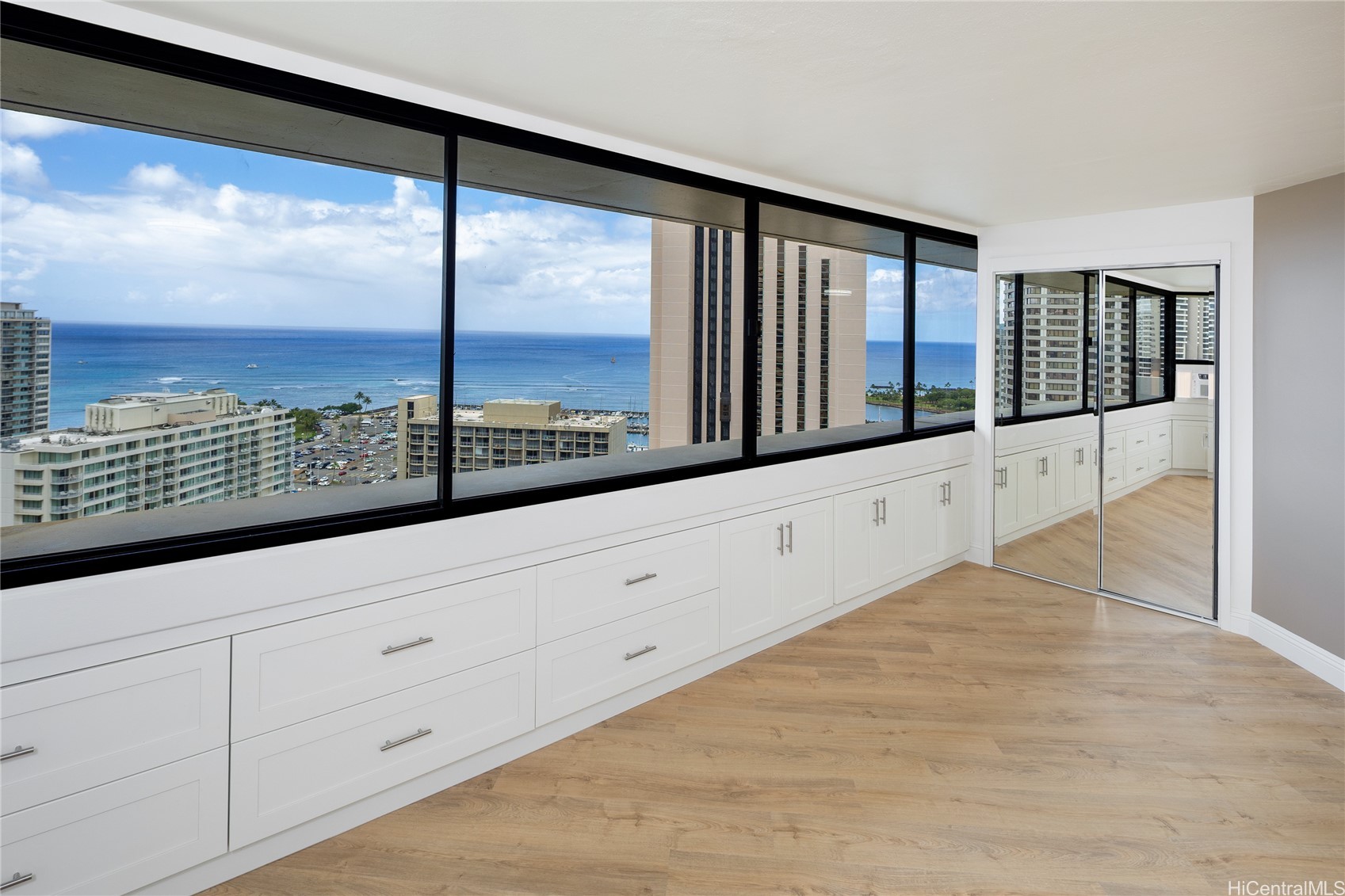 ワイキキ | 1700 Ala Moana Boulevard, Honolulu, HI 96815