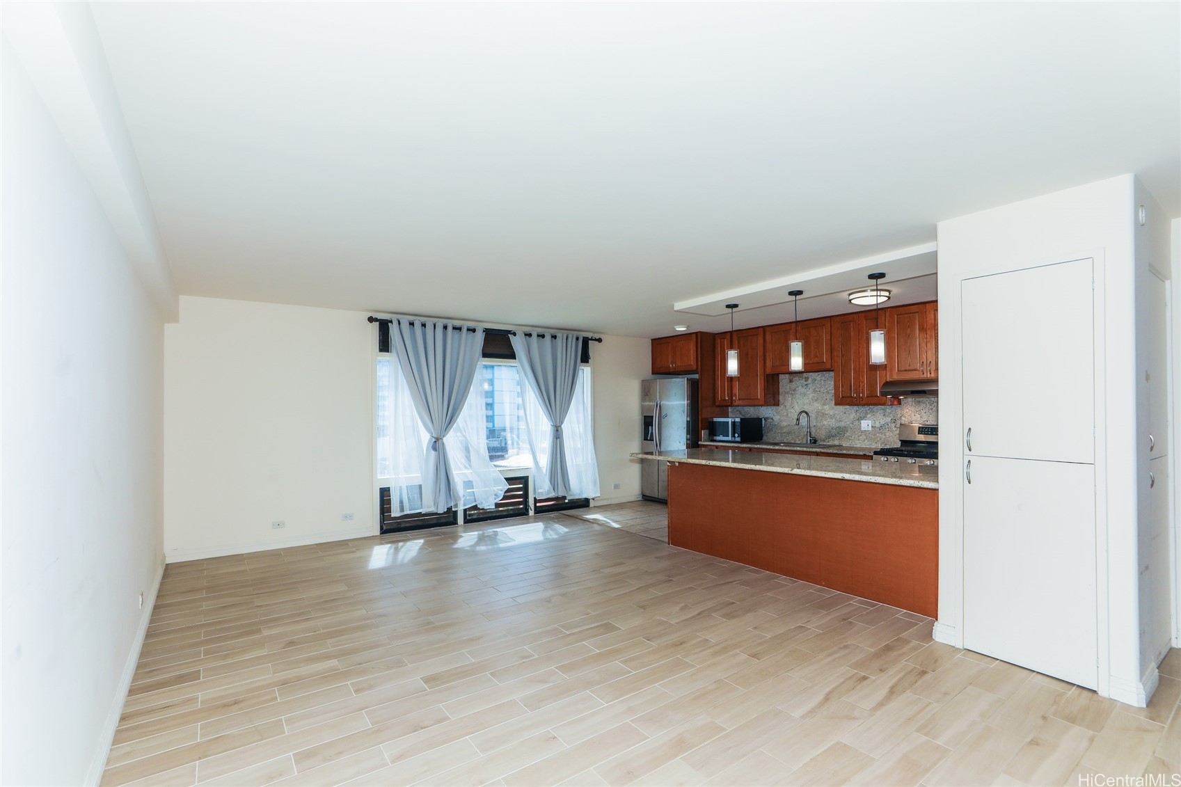 カカアコ・ダウンタウン | 910 Ahana Street, Honolulu, HI 96814