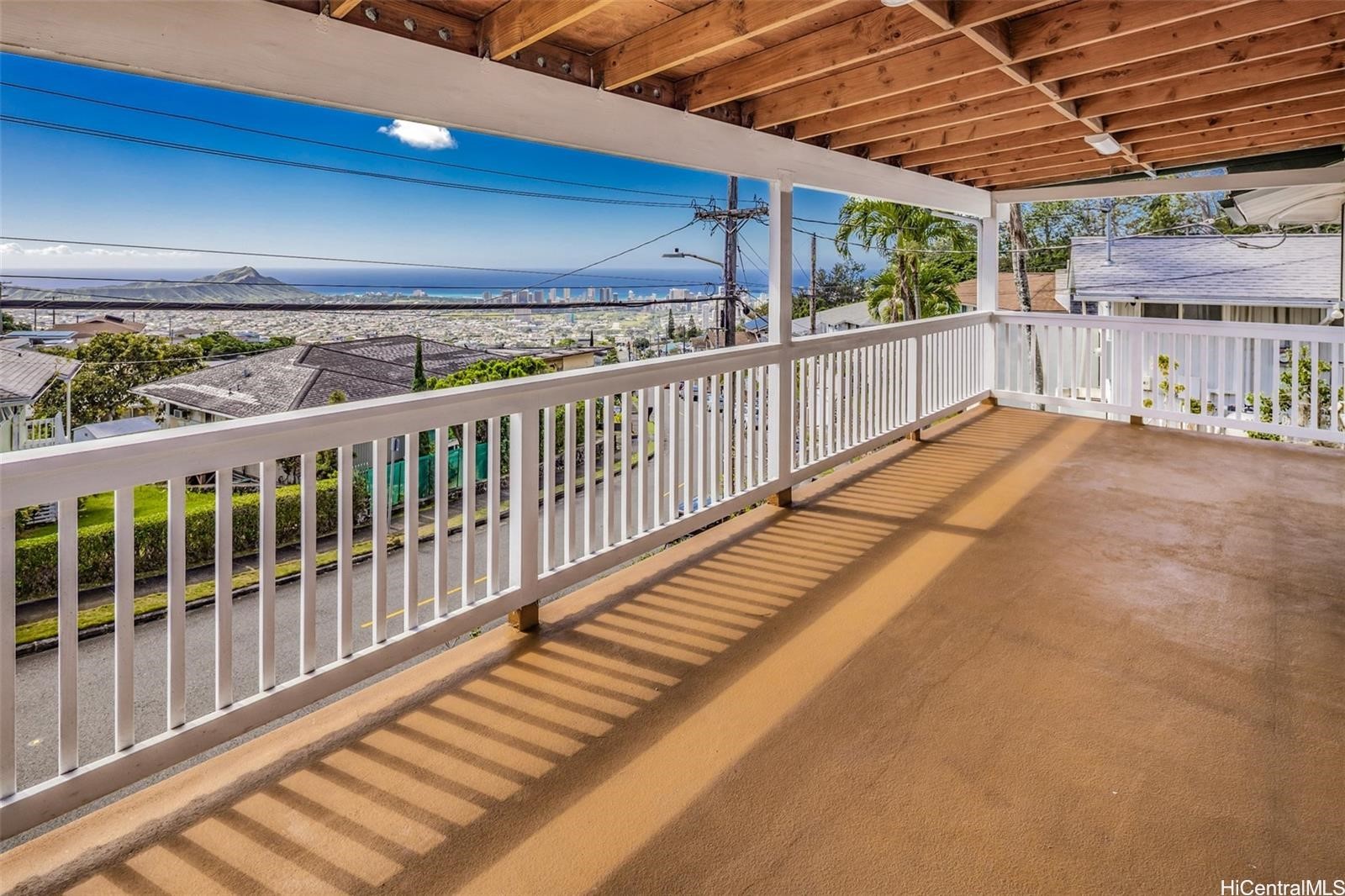 カハラ・ワイアラエ | 1952 Bertram Street, Honolulu, HI 96816