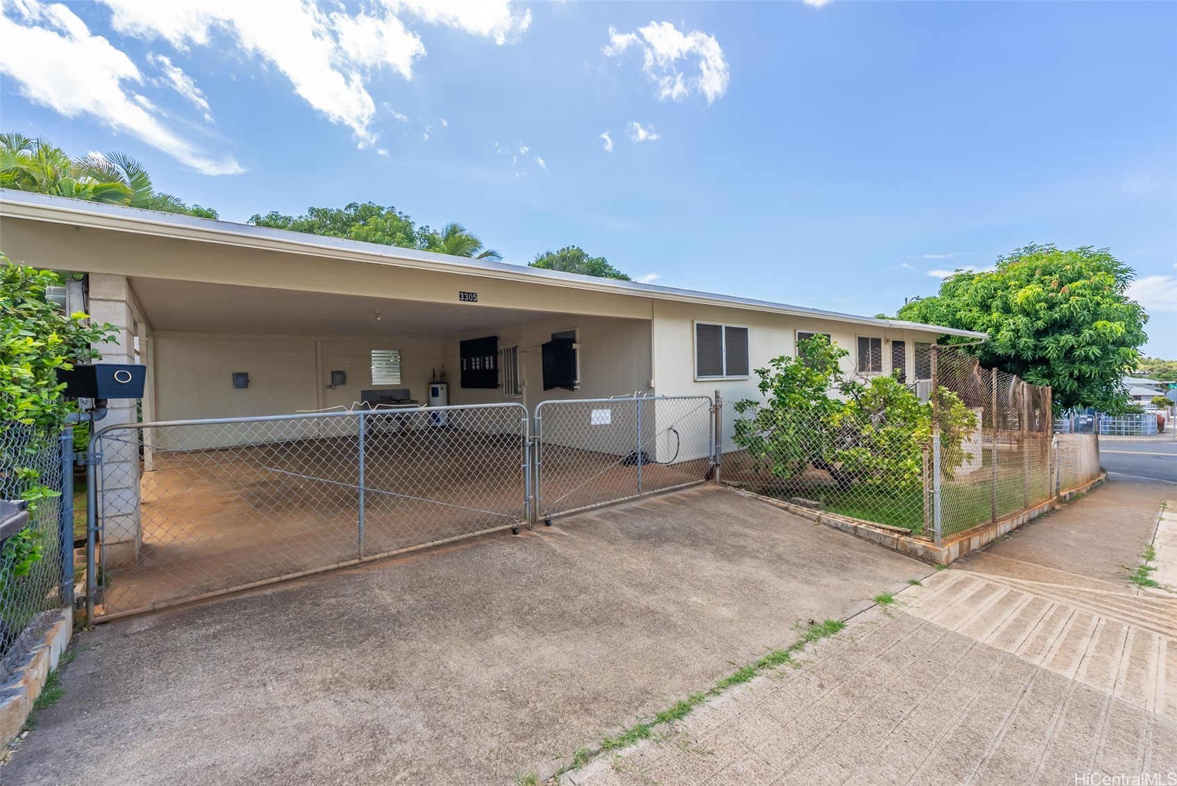 カハラ・ワイアラエ | 3305 Francis Street, Honolulu, HI 96815