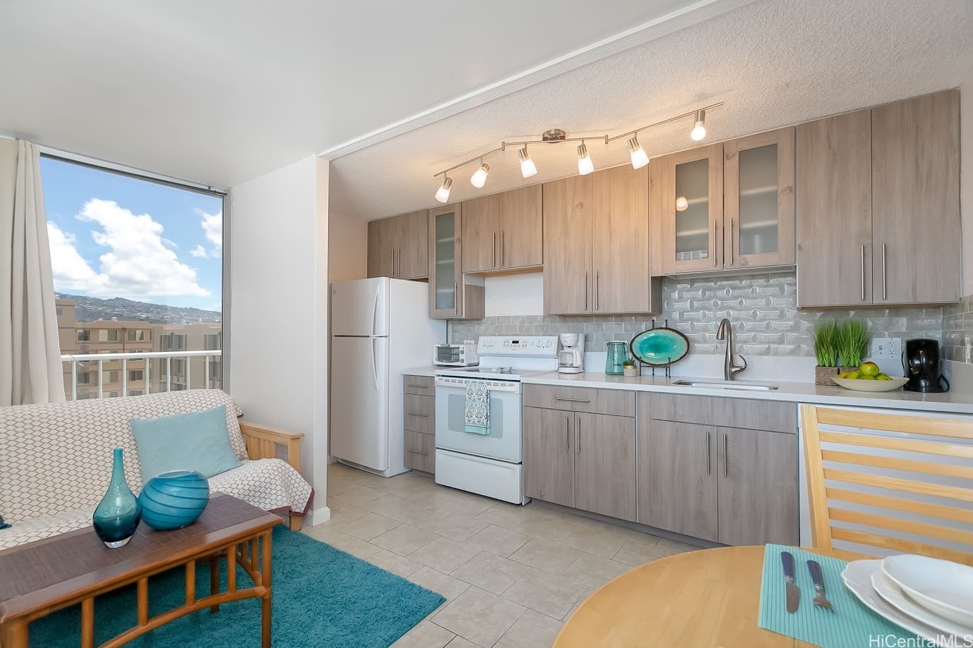 ワイキキ | 2421 Tusitala Street, Honolulu, HI 96815